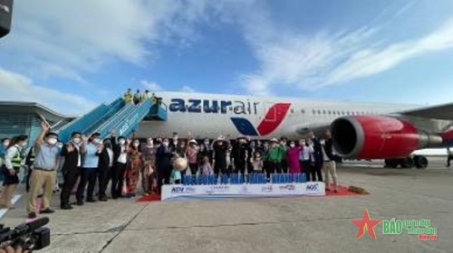 Khánh Hòa đón đoàn khách du lịch đầu tiên sau 2 năm tạm dừng các đường bay quốc tế